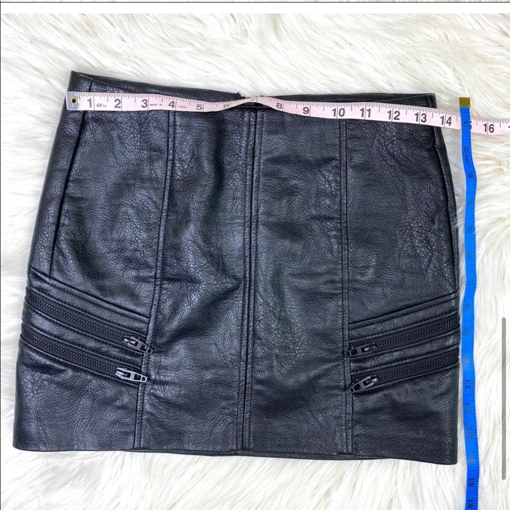 BlankNYC Black Faux Leather Moto Mini Skirt Zip Detail Y2K Size 25 - Picture 7 of 9
